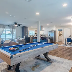  Holiday home House Retreat Near Downtown, Disney, Universal And Airport